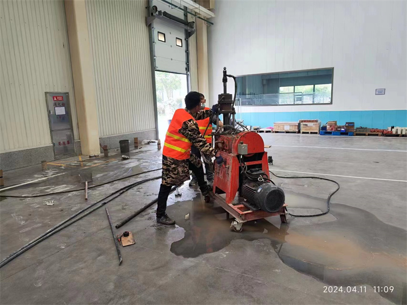 仁兴镇厂房地面下沉塌陷注浆加固施工